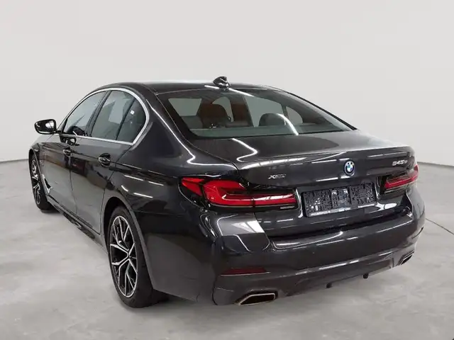 BMW 5 Series view 5