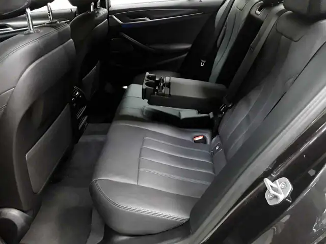 BMW 5 Series view 13