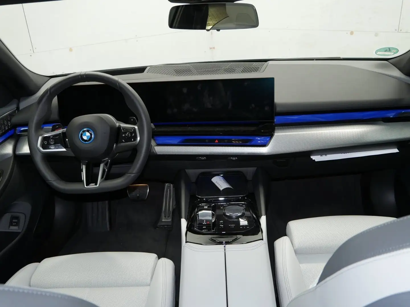 BMW 550 e xDrive M Sport Pro AHK PANO B&W Autobahnas. Grau - 2