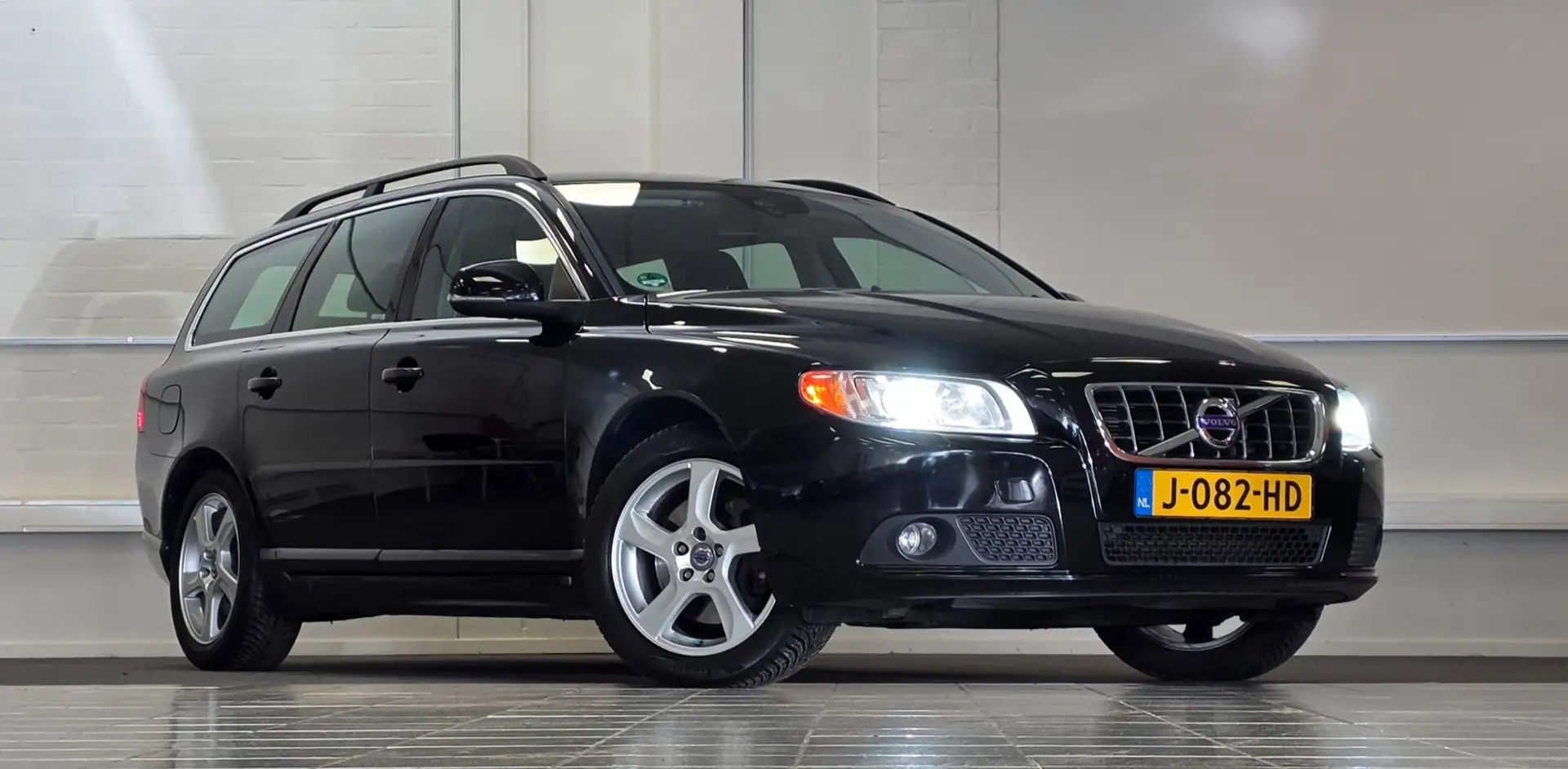 Volvo V70 2.0 T5 Automaat LPG G3 Trekhaak Allseason banden Negro - 2