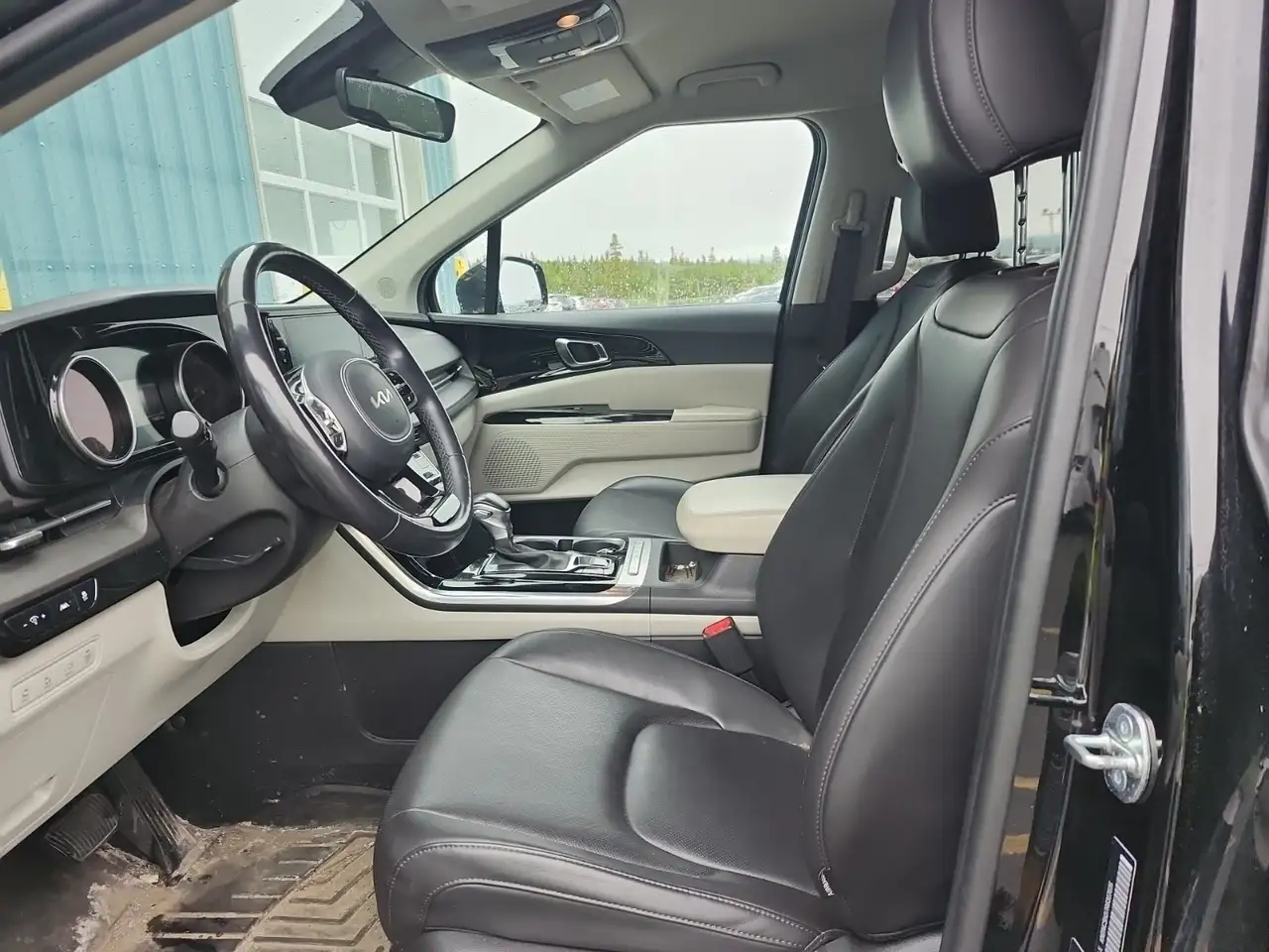 Kia Carnival снимка Kia Carnival