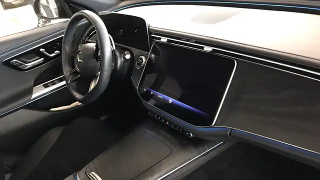Mercedes-Benz E-Class view 10