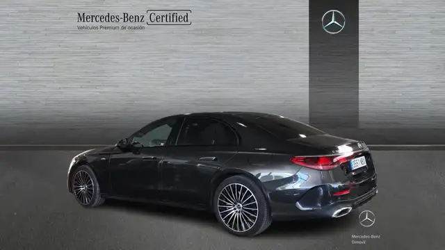 Mercedes-Benz E-Class view 4