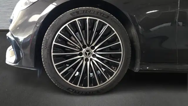 Mercedes-Benz E-Class view 5