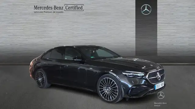 Mercedes-Benz E-Class view 3