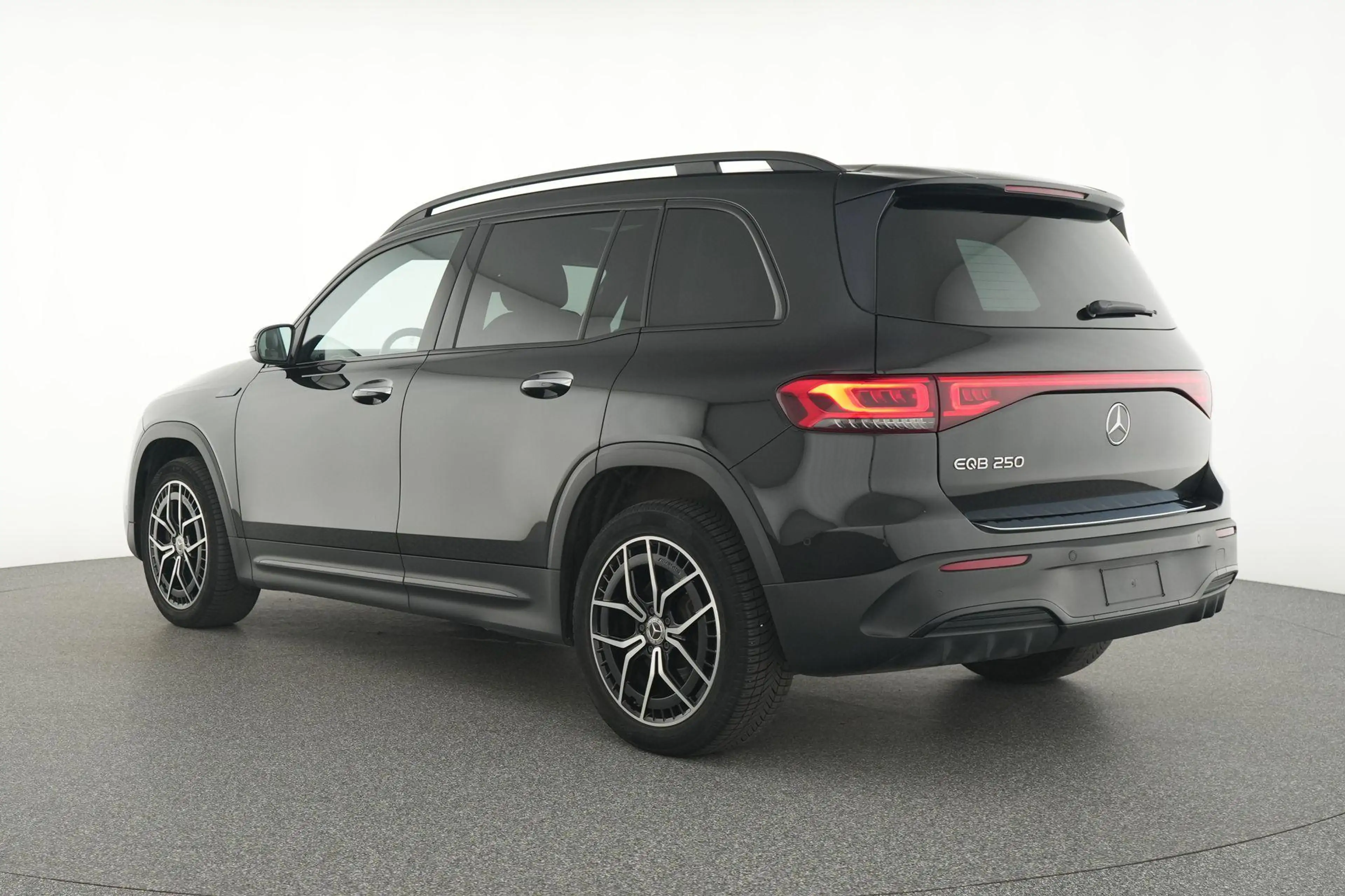 Mercedes-Benz EQB 250 250+ AMG Line 71 kWh — photo 3
