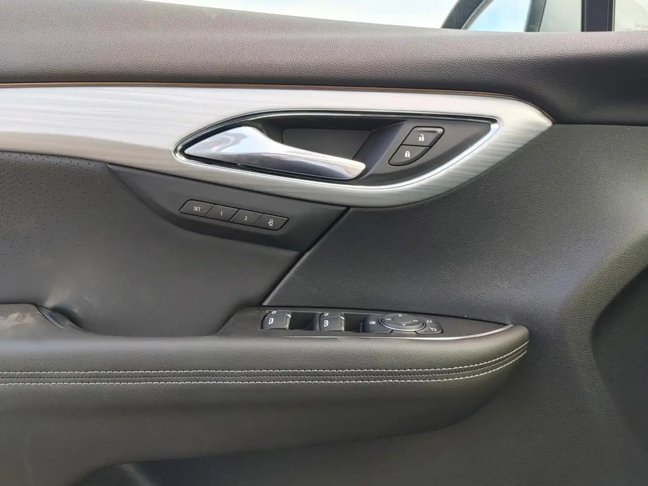 Buick Envision photo Buick Envision