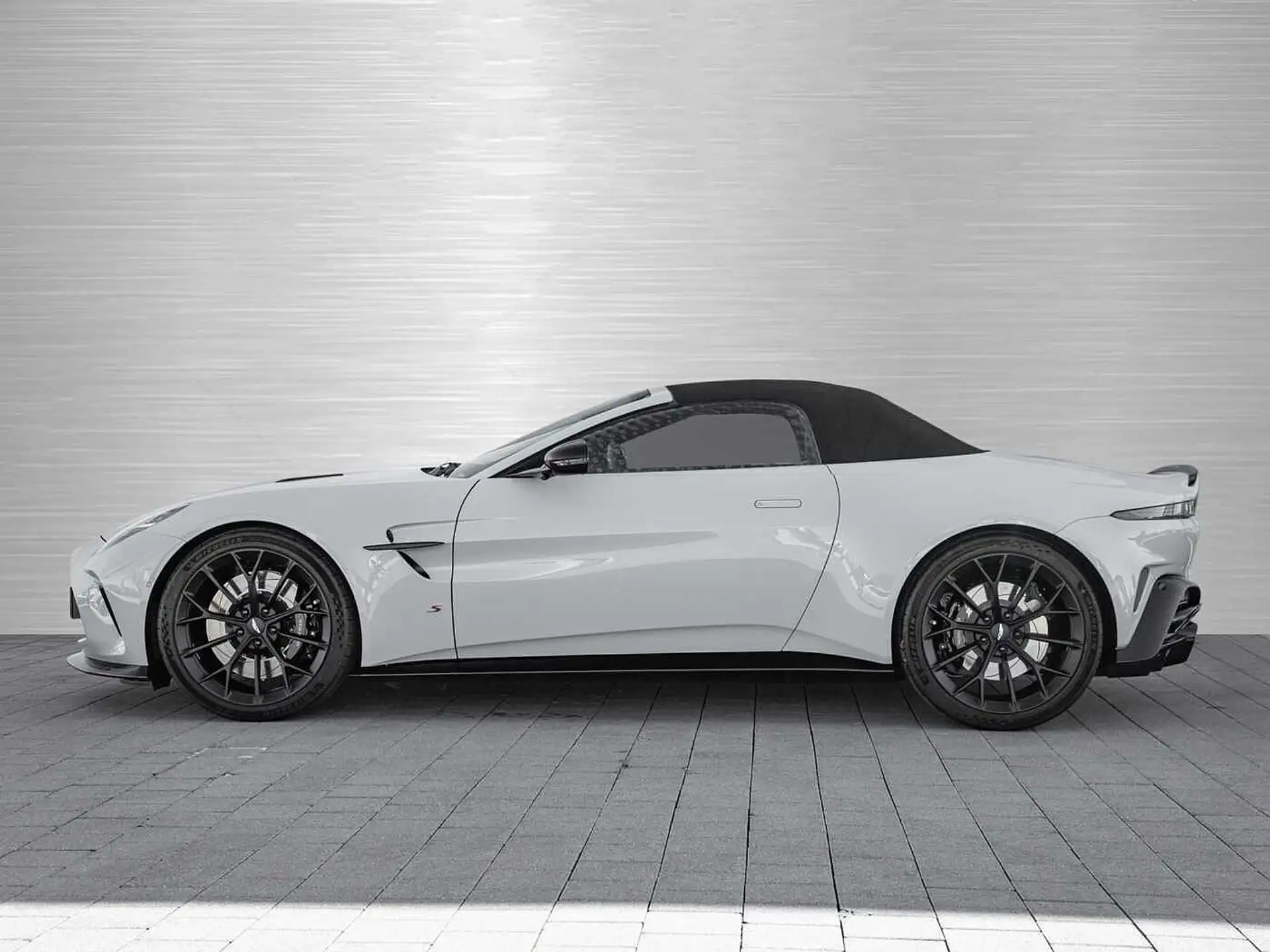 애스턴마틴 밴티지 V8 Coupe 2026 화이트 사진 8