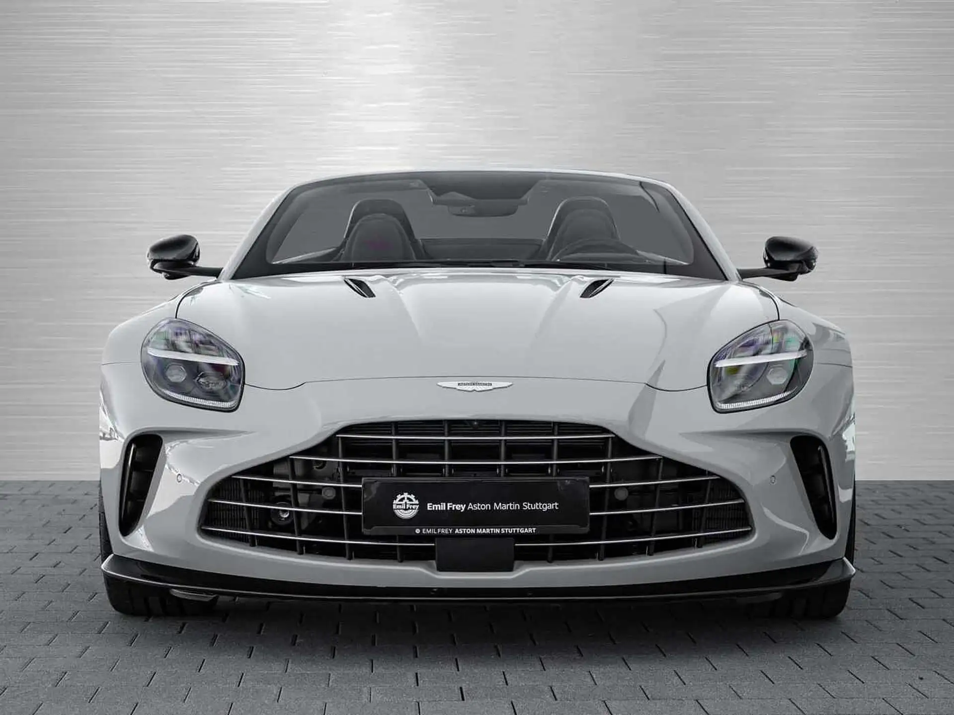 애스턴마틴 밴티지 V8 Coupe 2026 화이트 사진 4