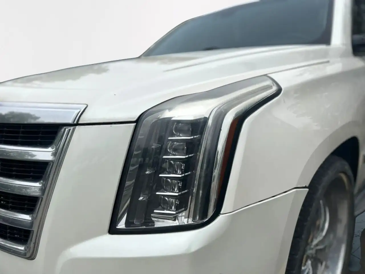 Cadillac Escalade снимка Cadillac Escalade