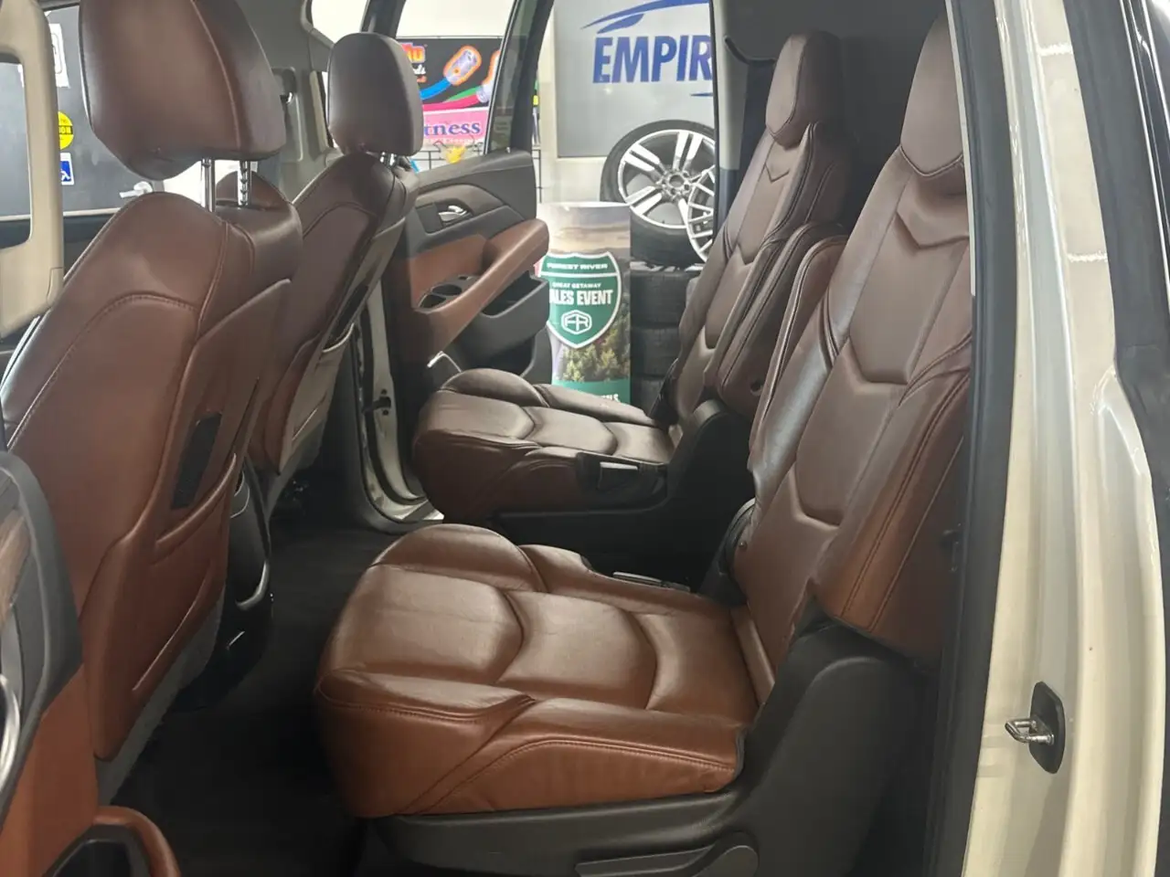 Cadillac Escalade снимка Cadillac Escalade