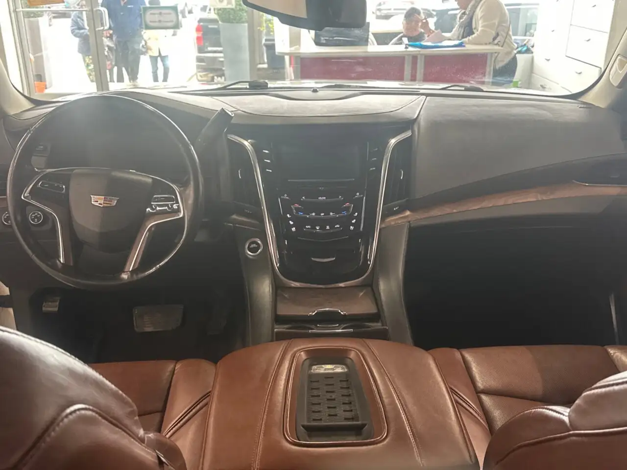 Cadillac Escalade снимка Cadillac Escalade