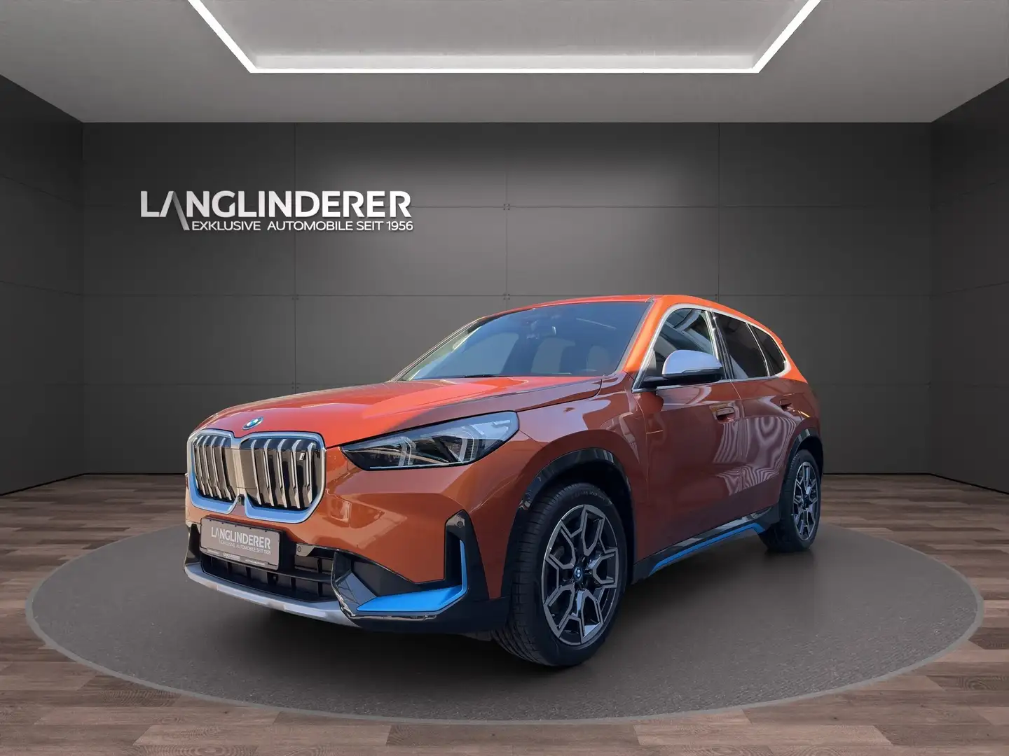 BMW iX1 xDrive30 xLine NP 69.869,- Orange - 1