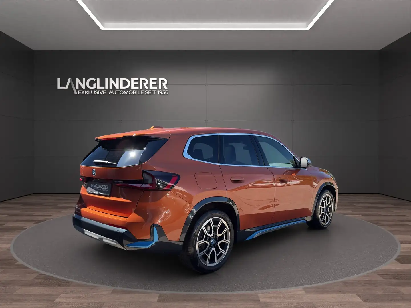 BMW iX1 xDrive30 xLine NP 69.869,- Orange - 2