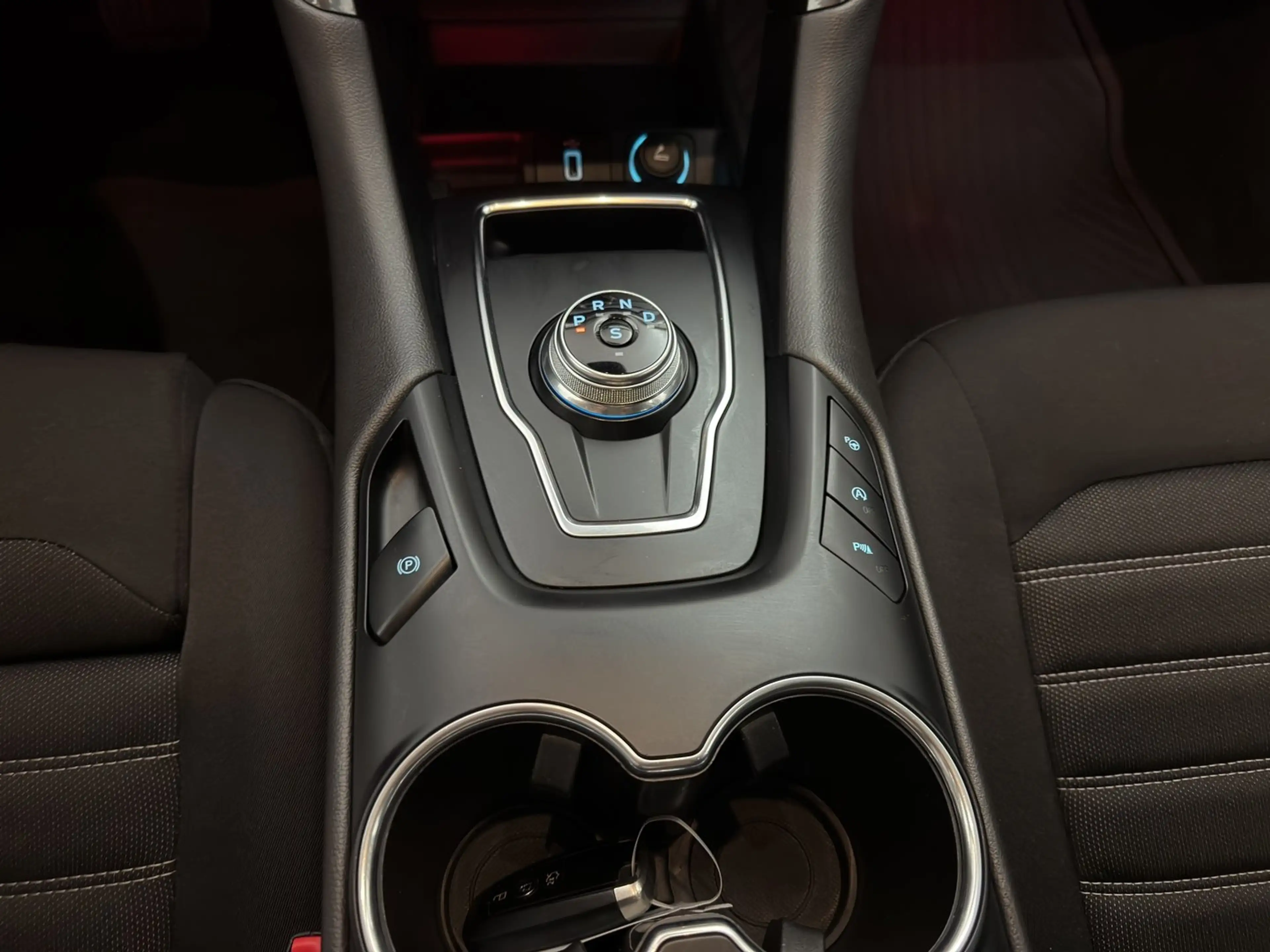 Ford Mondeo Traveller Titanium 2,0 EcoBlue SC — photo 12