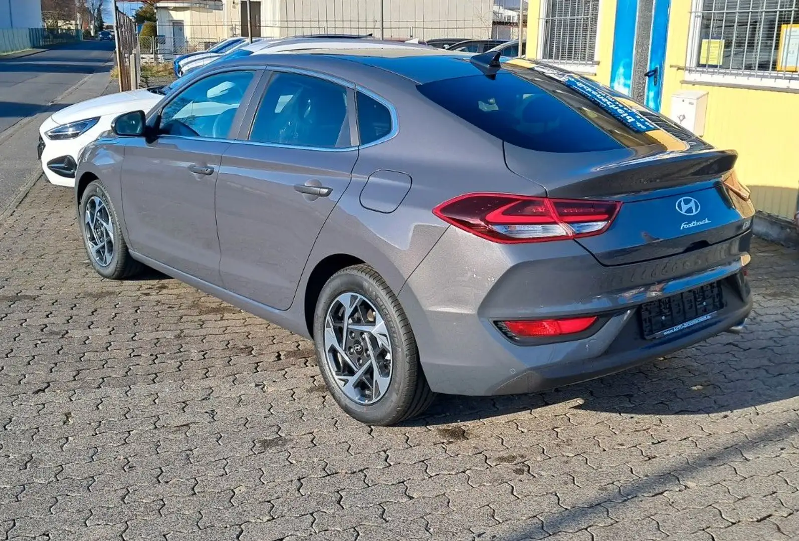 Hyundai i30 FASTBACK-1.5T-48V Style-LED-SH-LH-NAVI-Kame Grau - 2