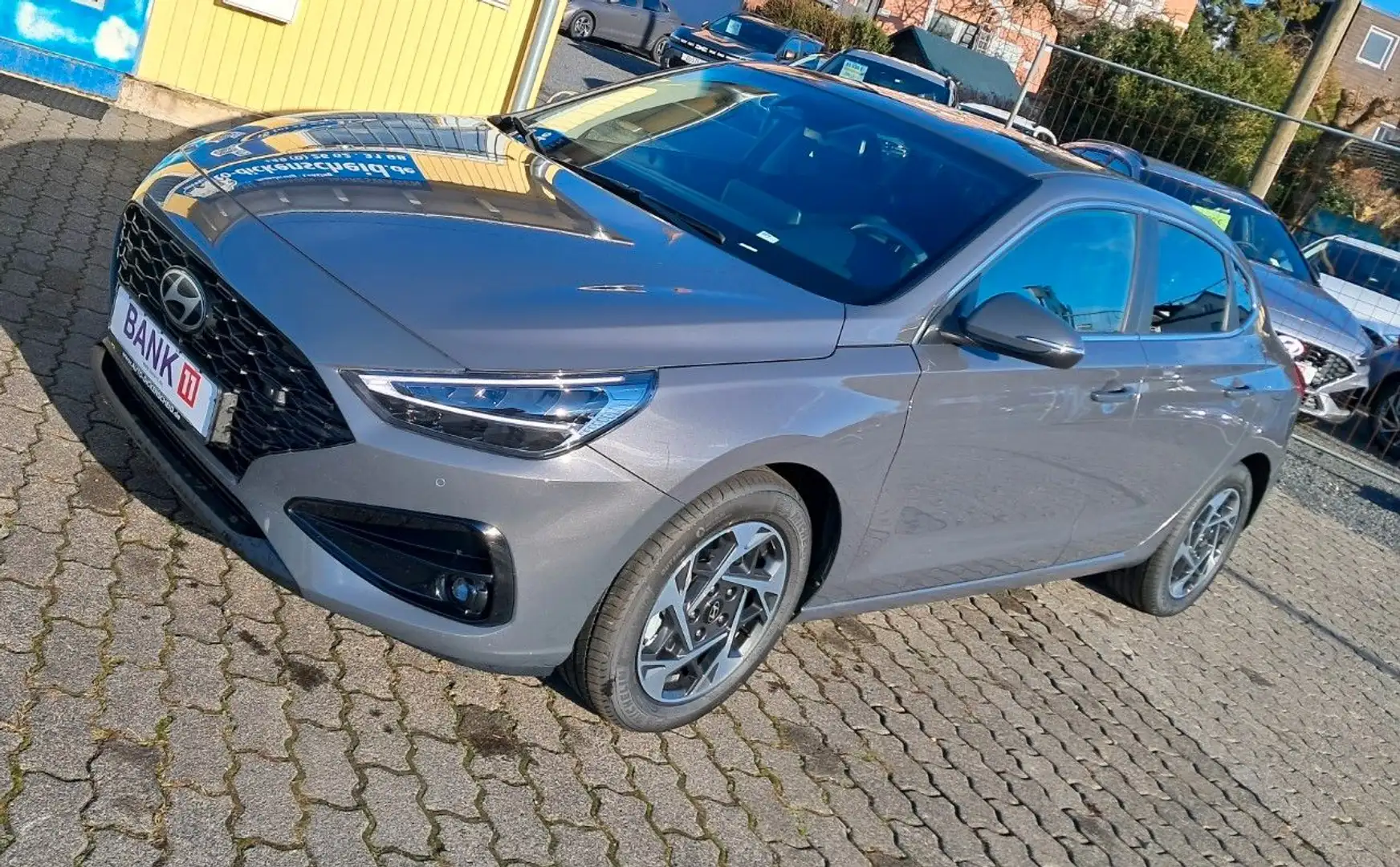 Hyundai i30 FASTBACK-1.5T-48V Style-LED-SH-LH-NAVI-Kame Grau - 1