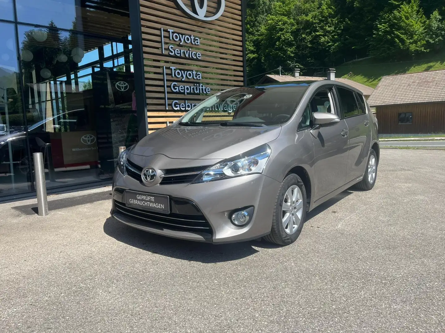 Toyota Verso 1,6 D-4D Active Grau - 2