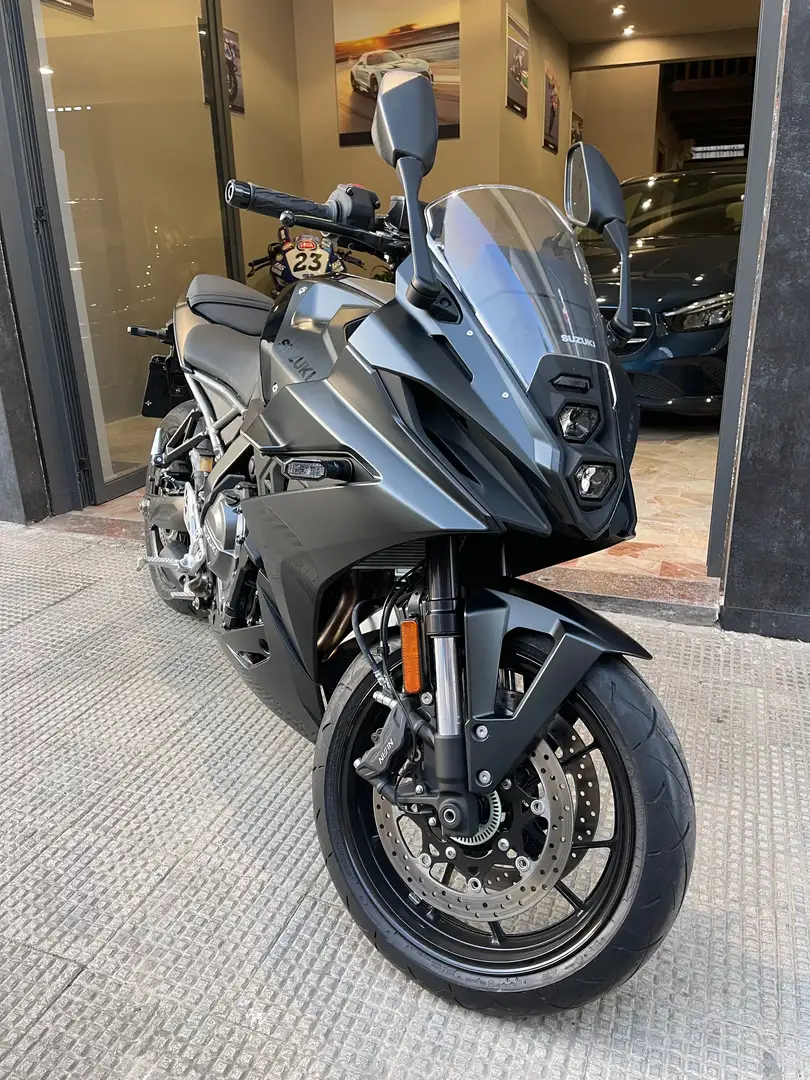 Suzuki GSX 8R Negru - 1