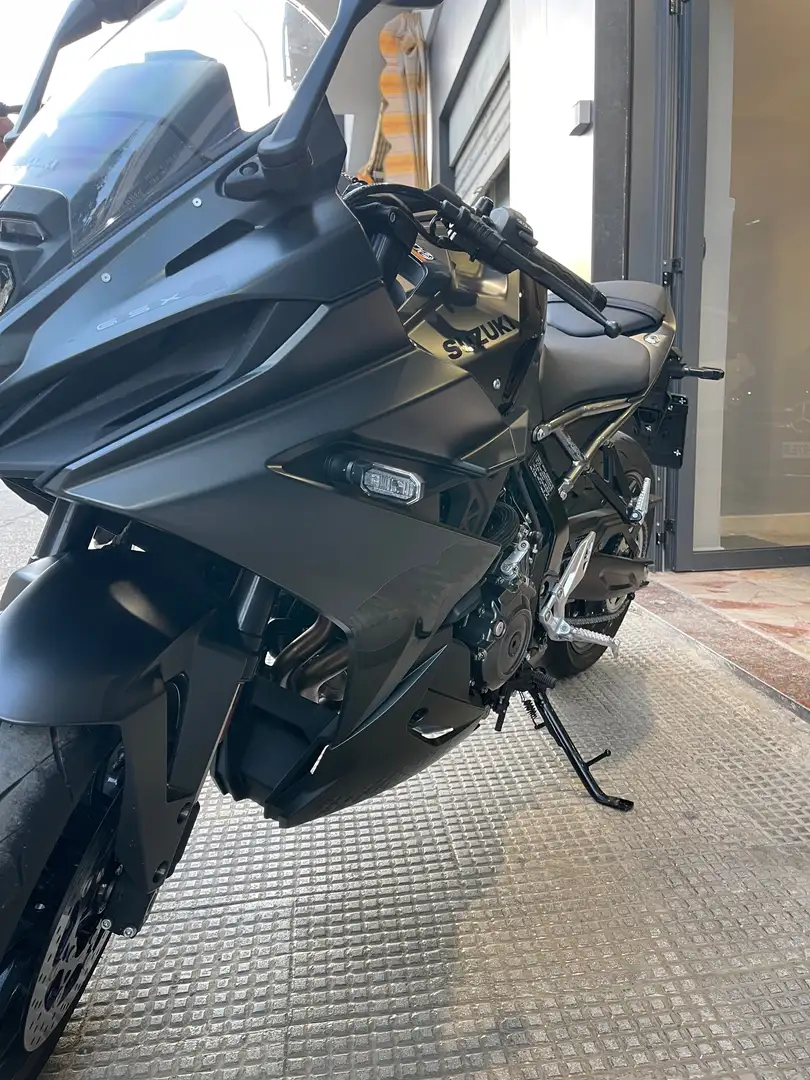Suzuki GSX 8R Negru - 2