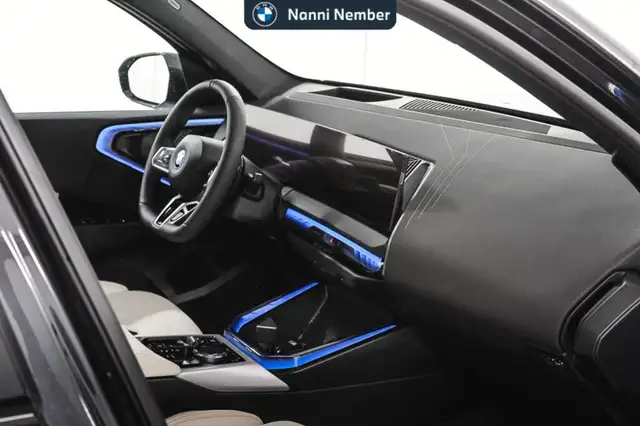 BMW X3 view 8
