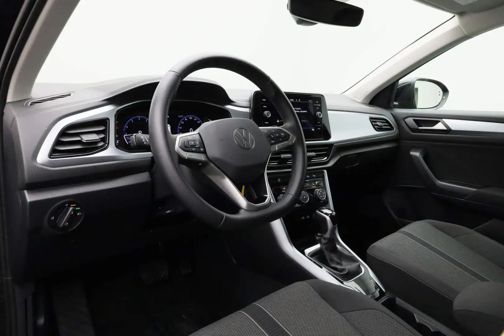 Volkswagen T-Roc 1.5 TSI 150 pk DSG Life | Trekhaak | Stoelverwarmi Zwart - 2