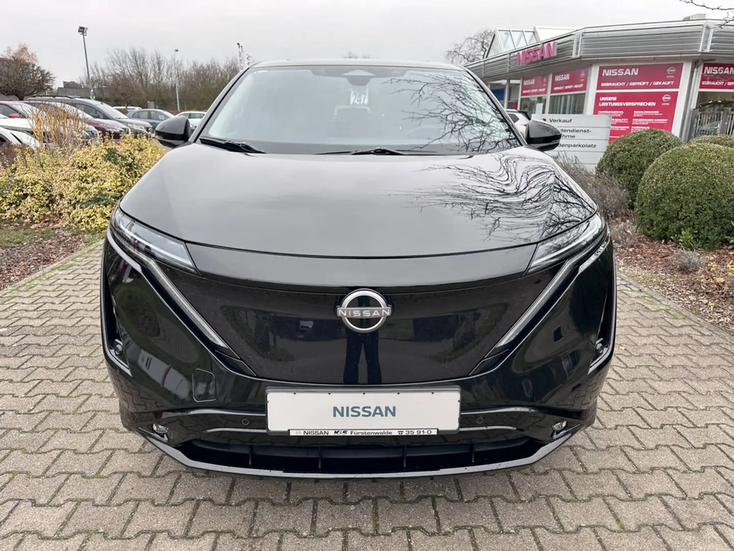 Nissan Ariya Evolve+ e-4ORCE 394PS 87kWh Pack Nappa-Blau Schwarz - 2
