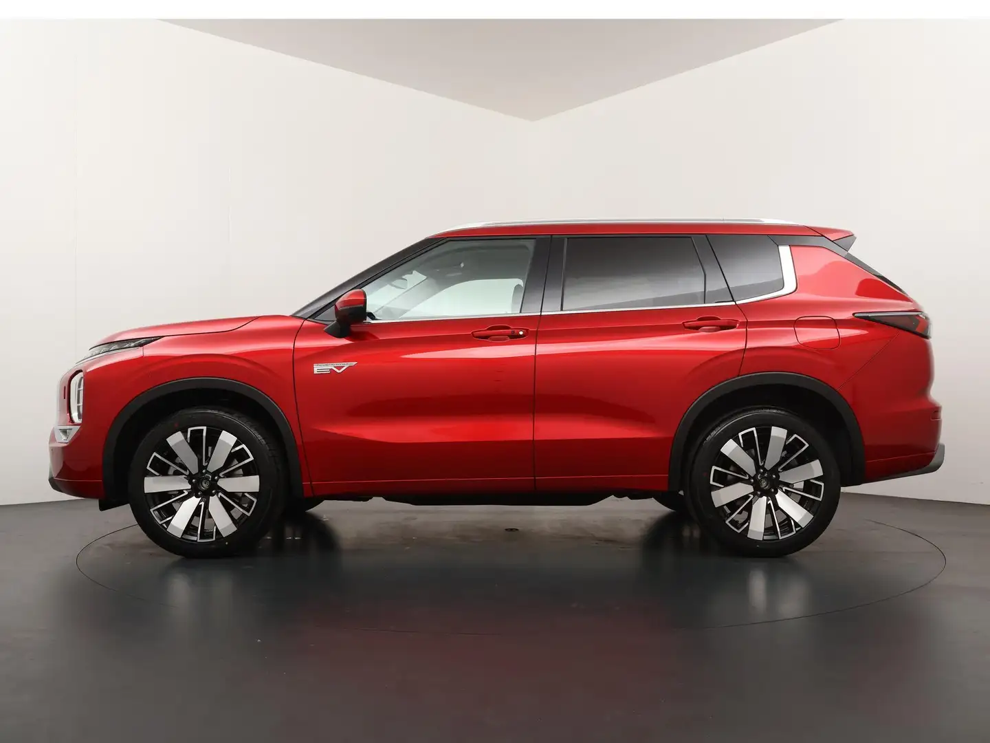 Mitsubishi Outlander 2.4 PHEV Instyle | Direct leverbaar | €3.000 voord Rouge - 2