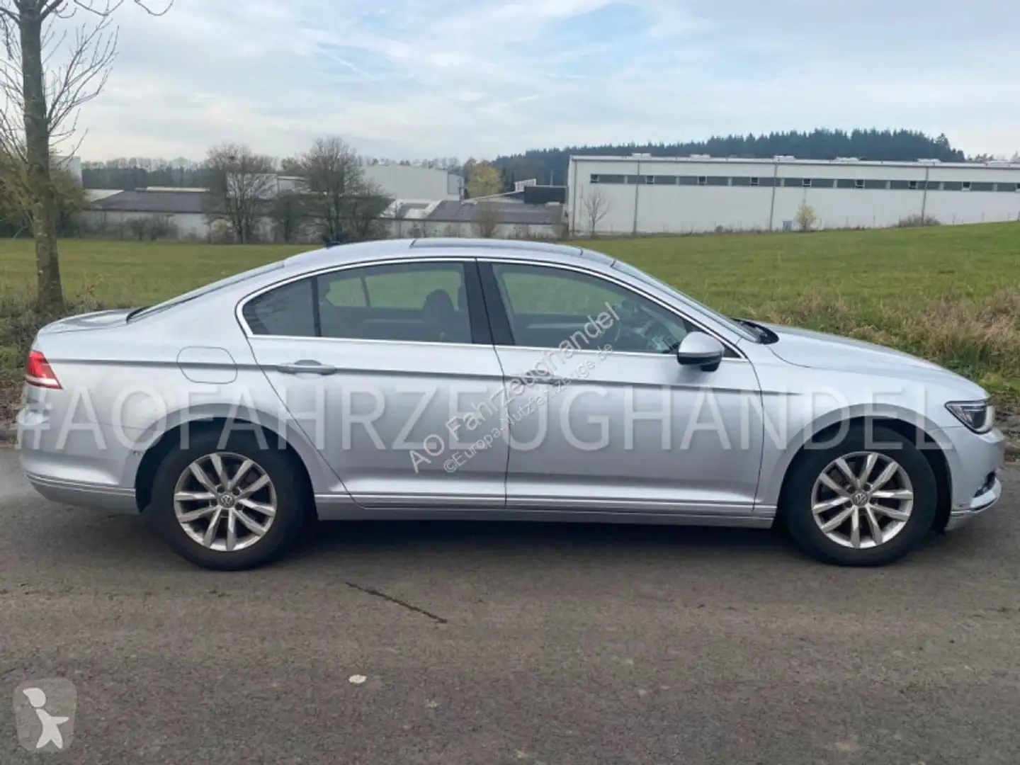 Volkswagen Passat 1.6 TDI Mwst ausweisbar 9.500 Netto DSG - 2