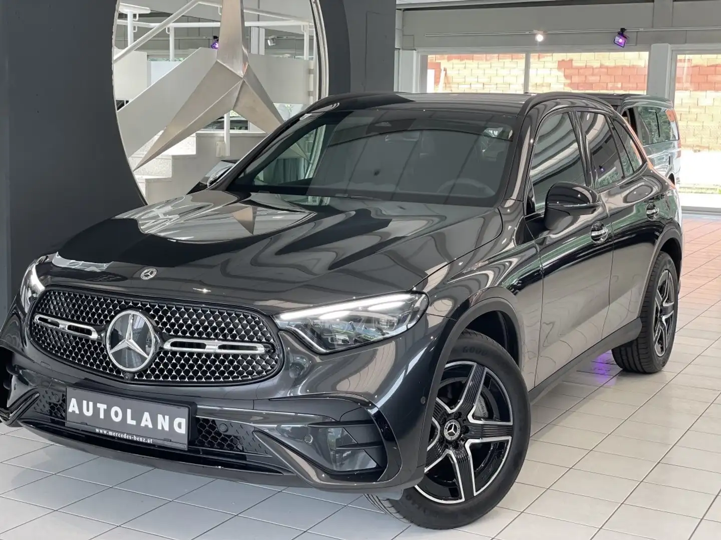 Mercedes-Benz GLC 200 d 4Matic AMG LINE Grau - 1