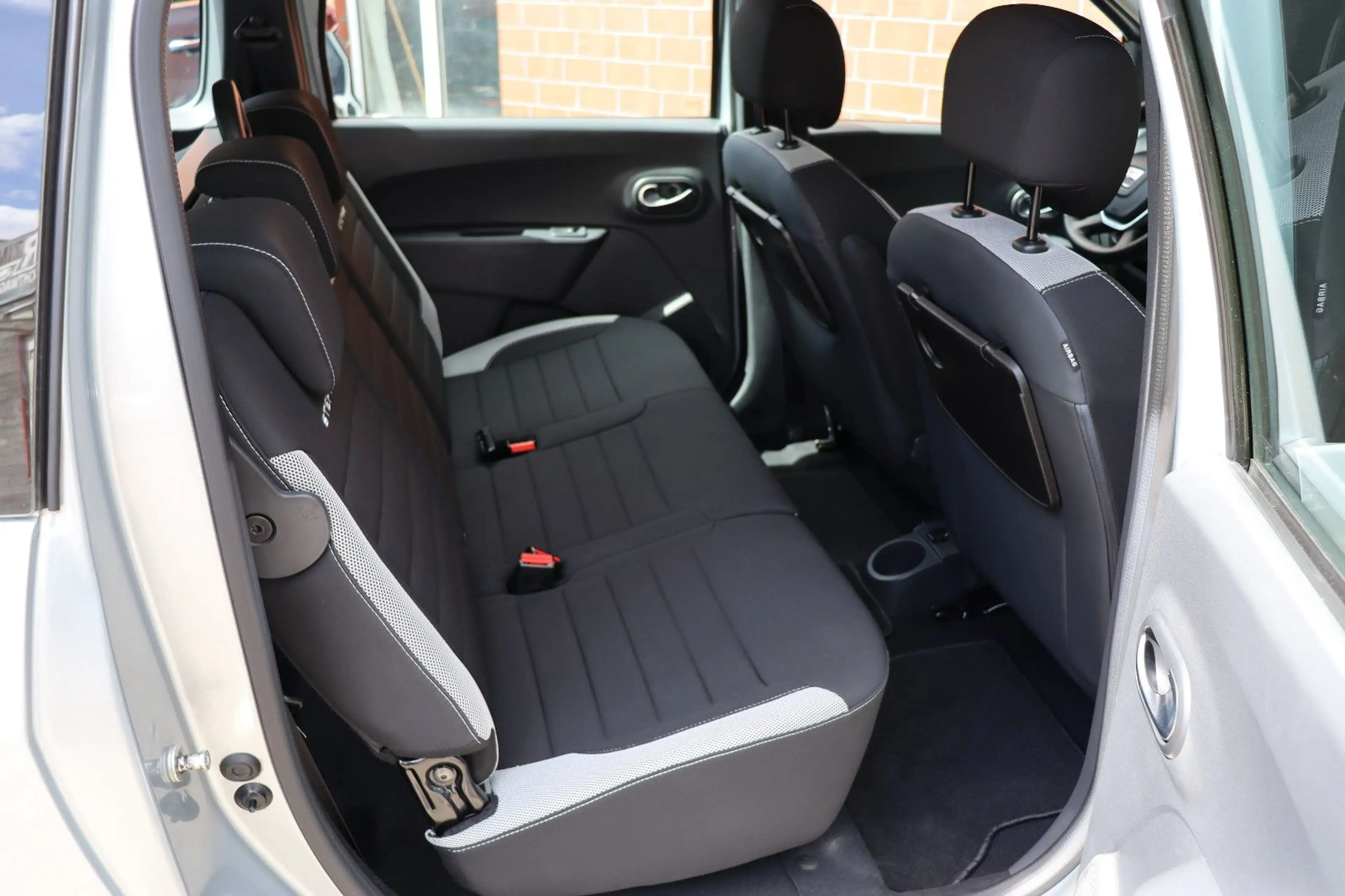 Dacia Lodgy 1.5 dCi Stepway Plus Navi Kamera 1.Hand — photo 14