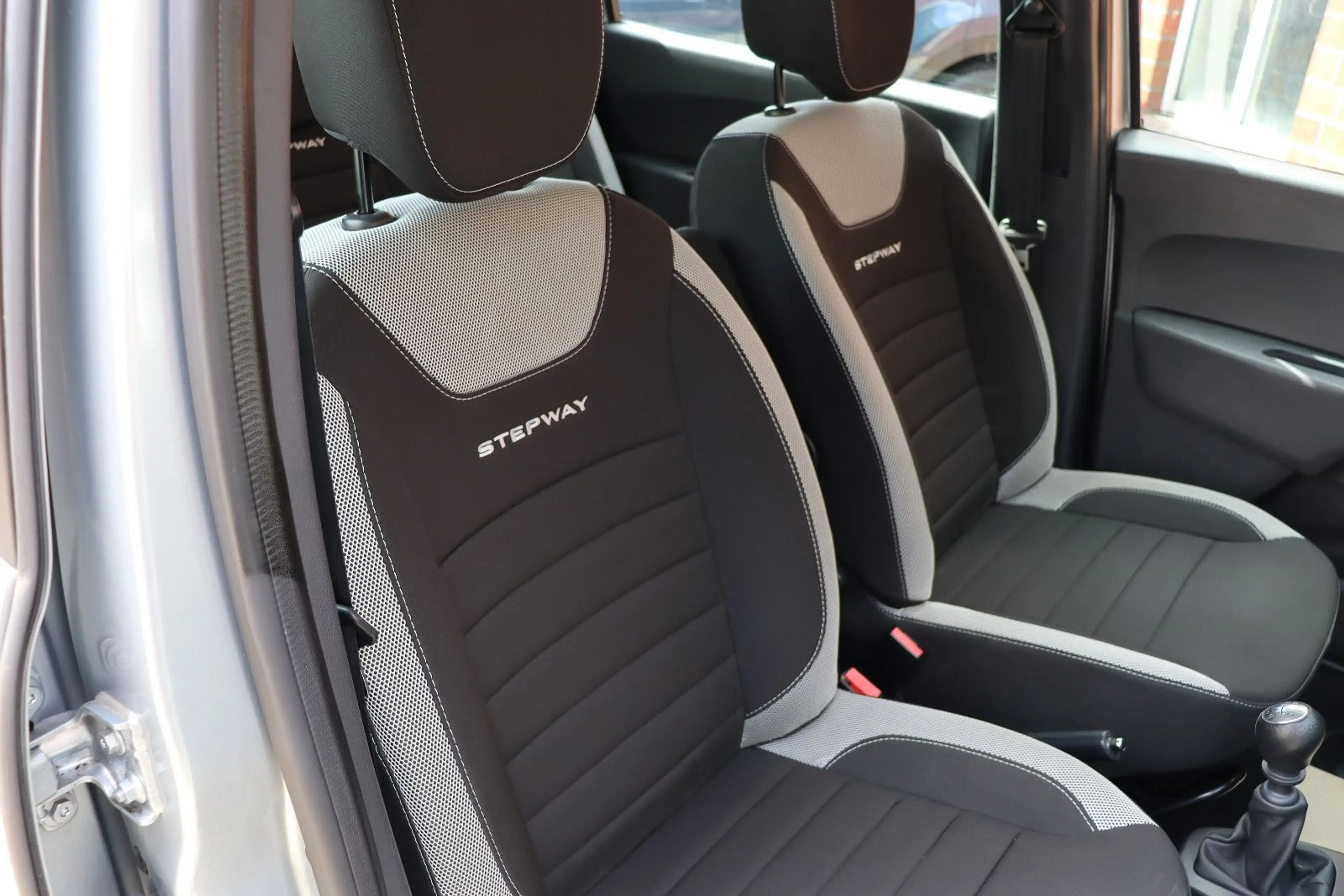 Dacia Lodgy 1.5 dCi Stepway Plus Navi Kamera 1.Hand — photo 13
