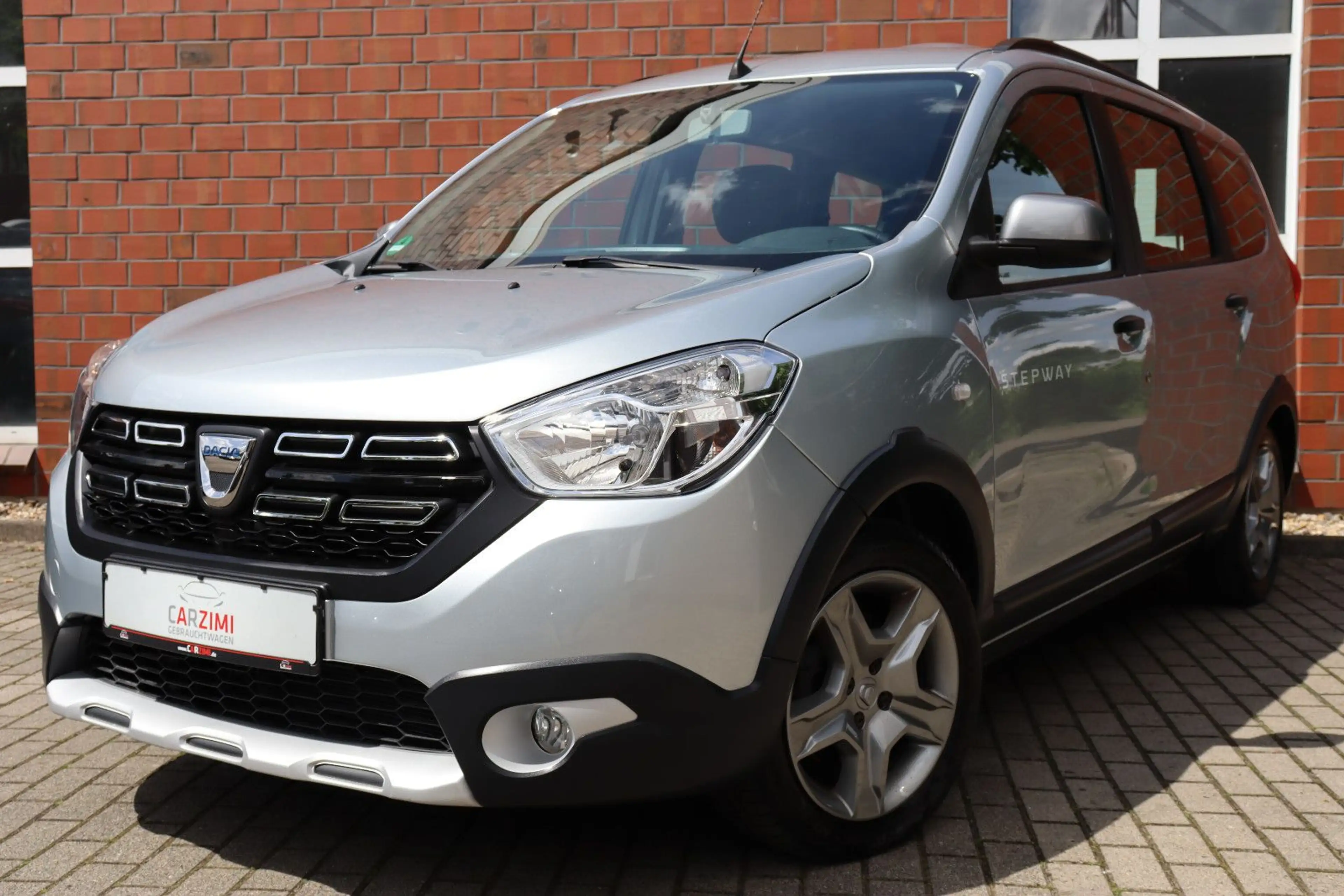 Dacia Lodgy 1.5 dCi Stepway Plus Navi Kamera 1.Hand