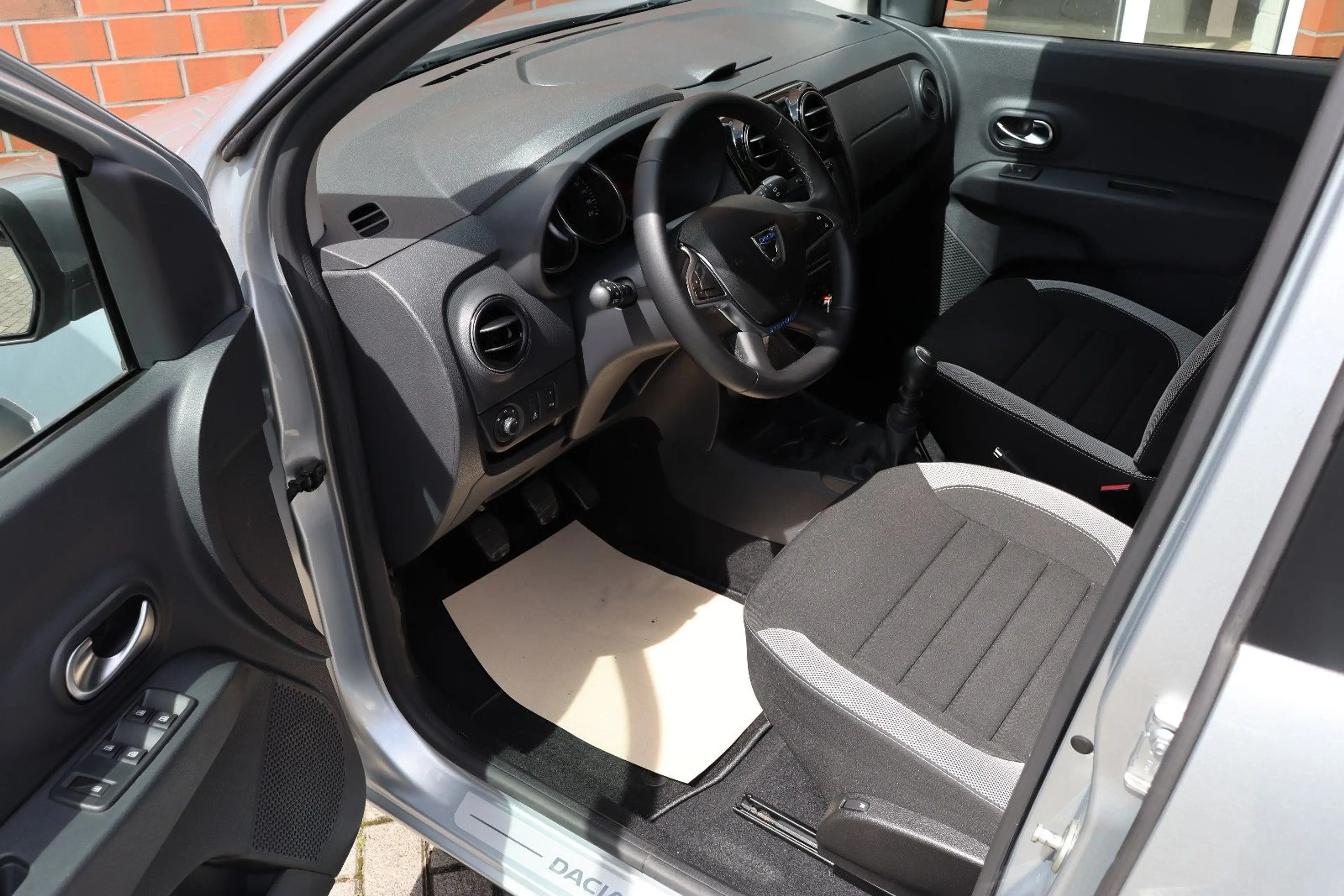 Dacia Lodgy 1.5 dCi Stepway Plus Navi Kamera 1.Hand — photo 15