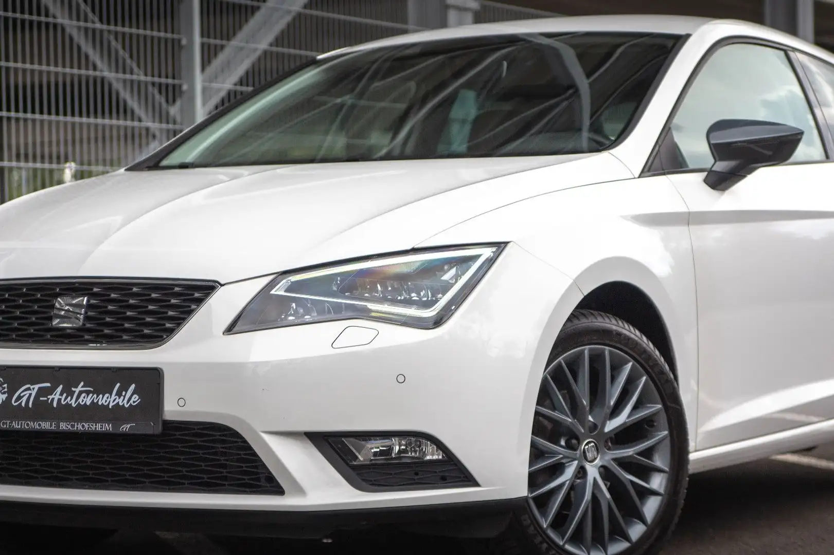 SEAT Leon SC 3trg.*Connect*AppleCarPlay*LED*Tempo*SH Weiß - 1