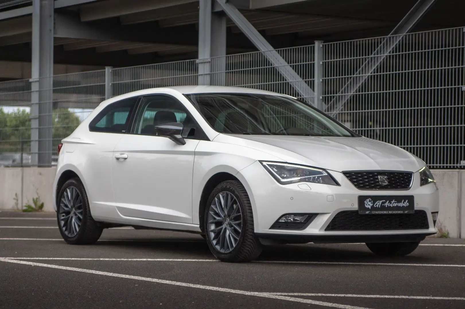 SEAT Leon SC 3trg.*Connect*AppleCarPlay*LED*Tempo*SH Weiß - 2