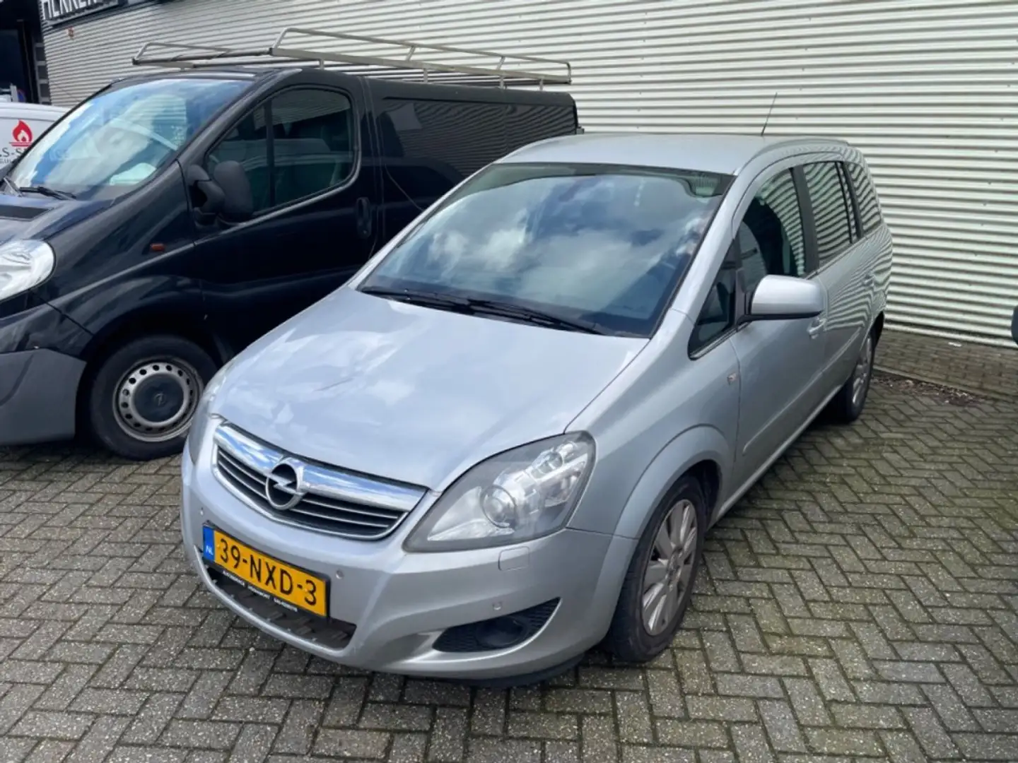 Opel Zafira 1.8 Selection**BJ2010 Grau - 1