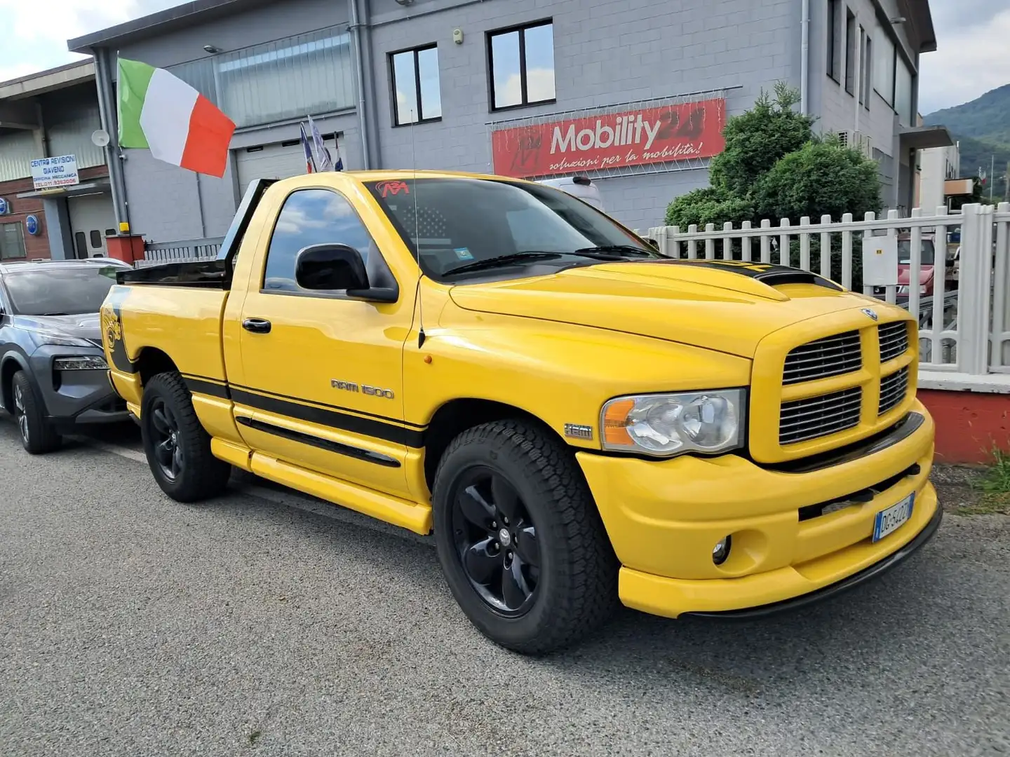 Dodge RAM DODGE RAM 5.7 HEMI RUMBLE-BEE 2WD - 1
