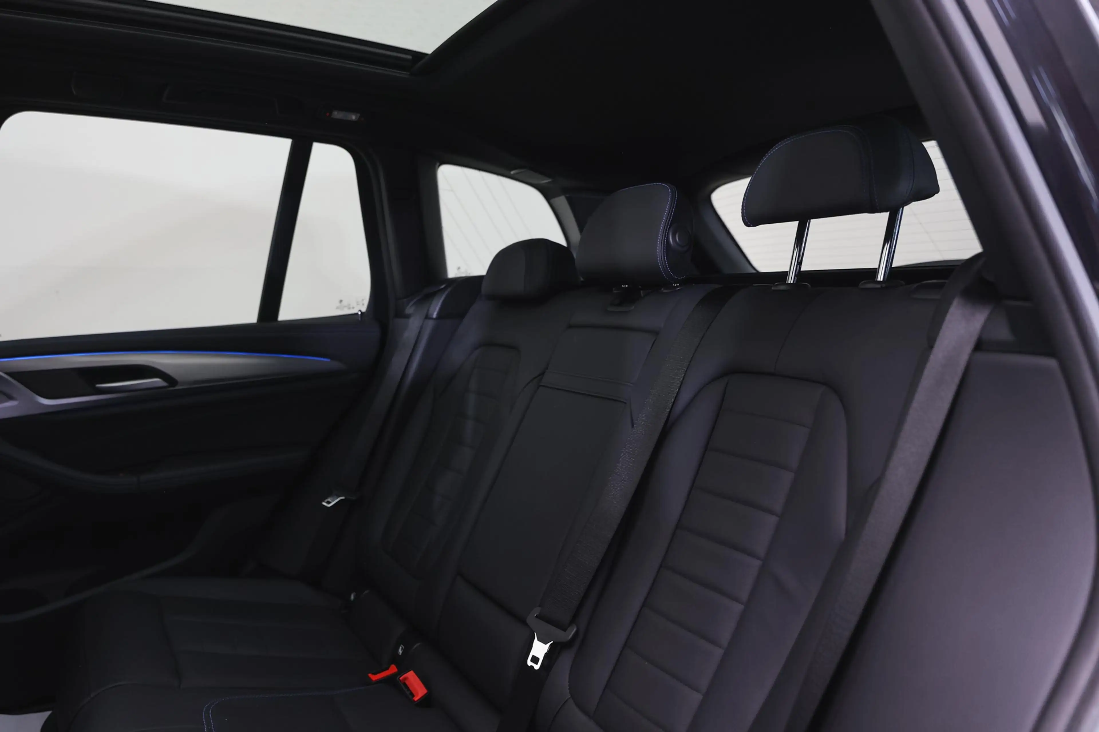 BMW iX3 High Executive / Trekhaak / Sportstoelen / Head-Up — photo 11
