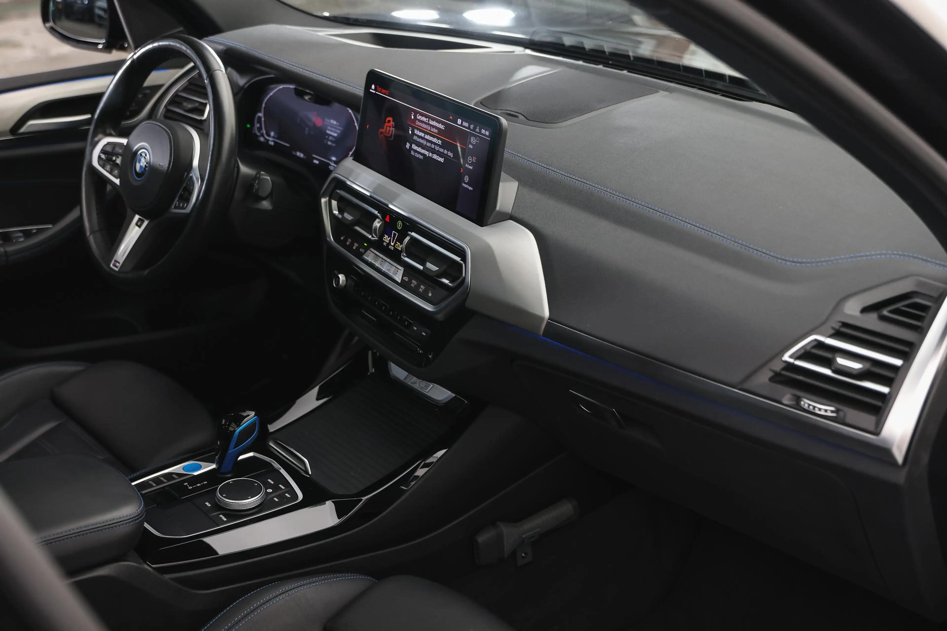 BMW iX3 High Executive / Trekhaak / Sportstoelen / Head-Up — photo 10