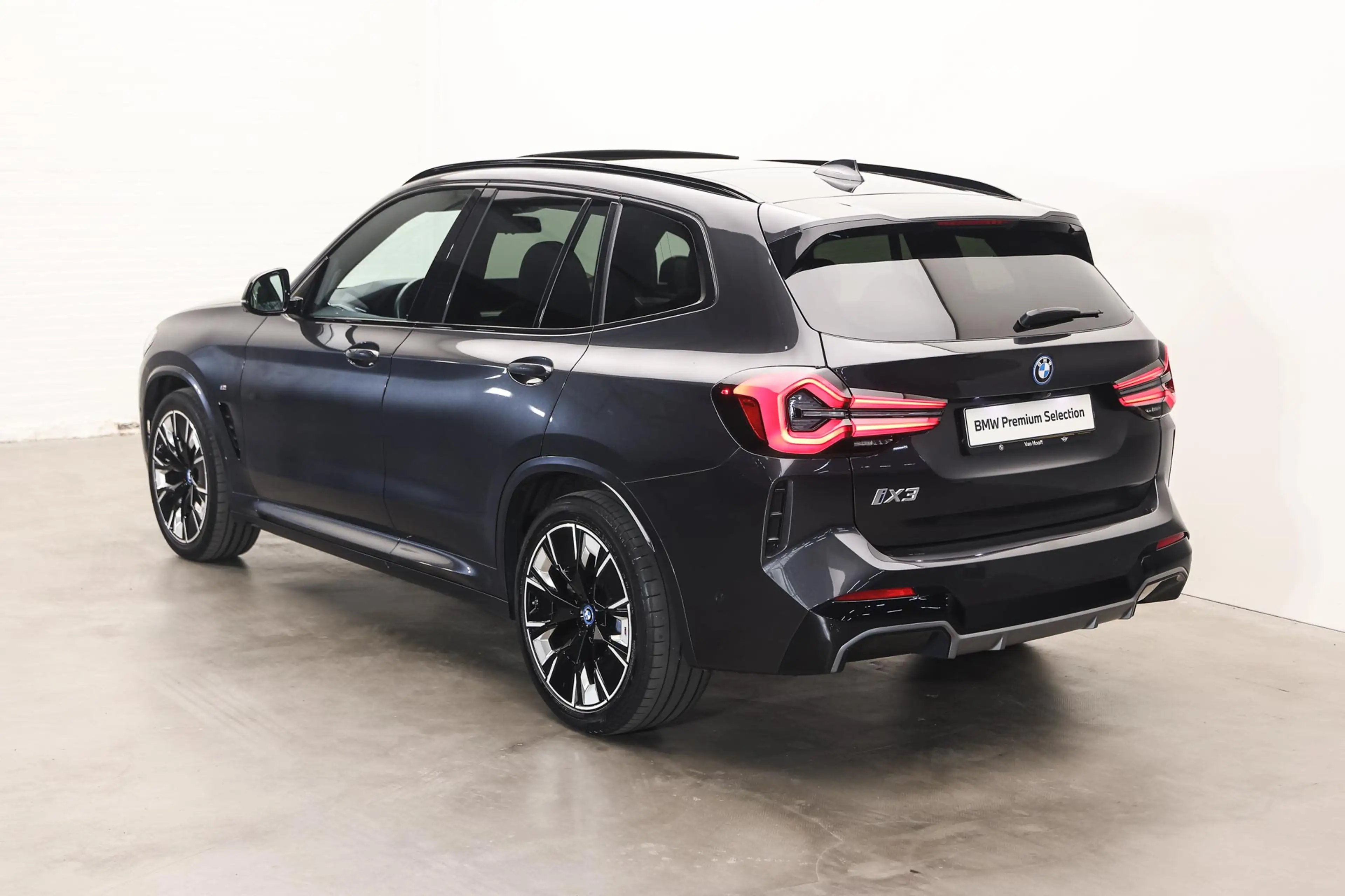 BMW iX3 High Executive / Trekhaak / Sportstoelen / Head-Up — photo 2