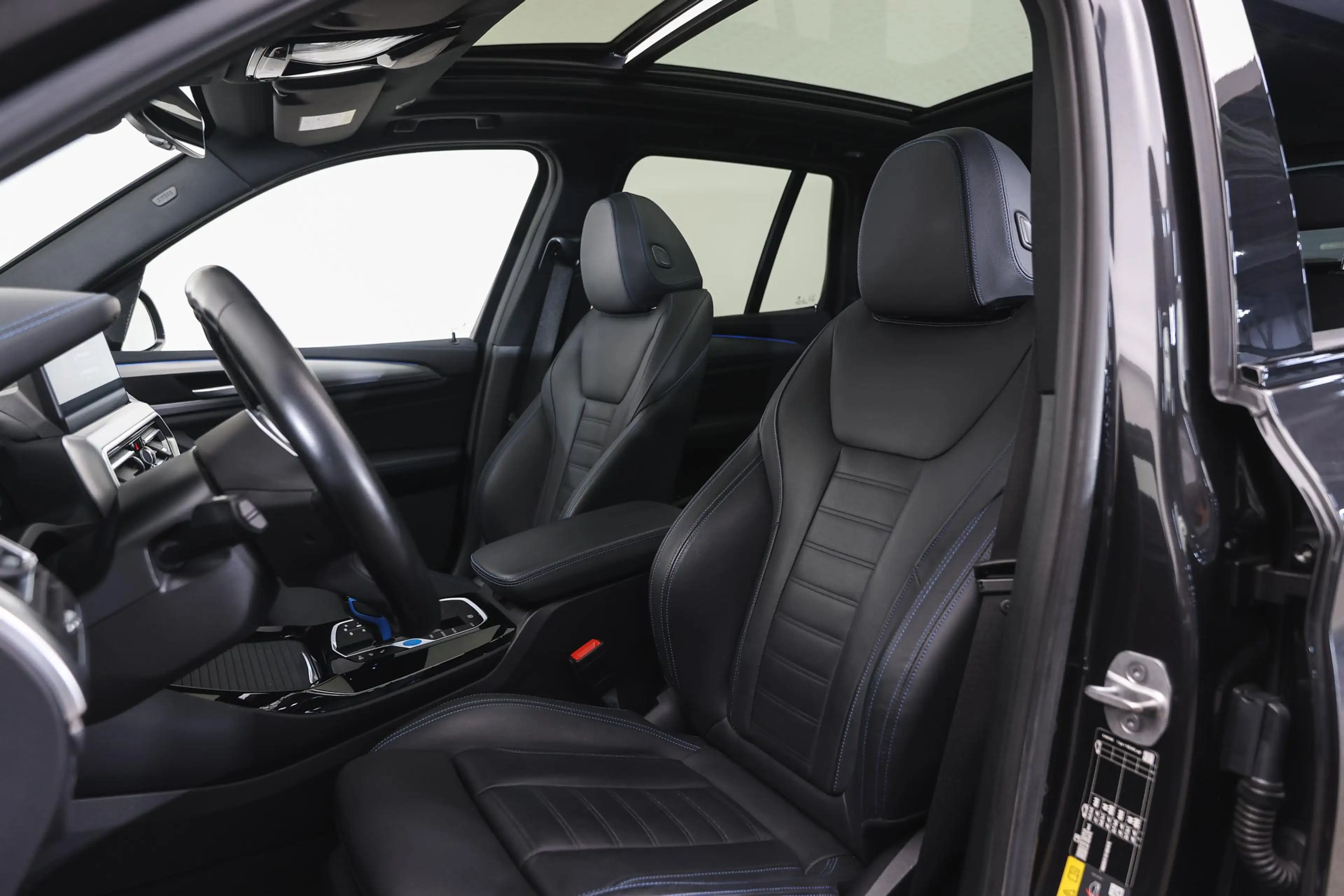 BMW iX3 High Executive / Trekhaak / Sportstoelen / Head-Up — photo 13