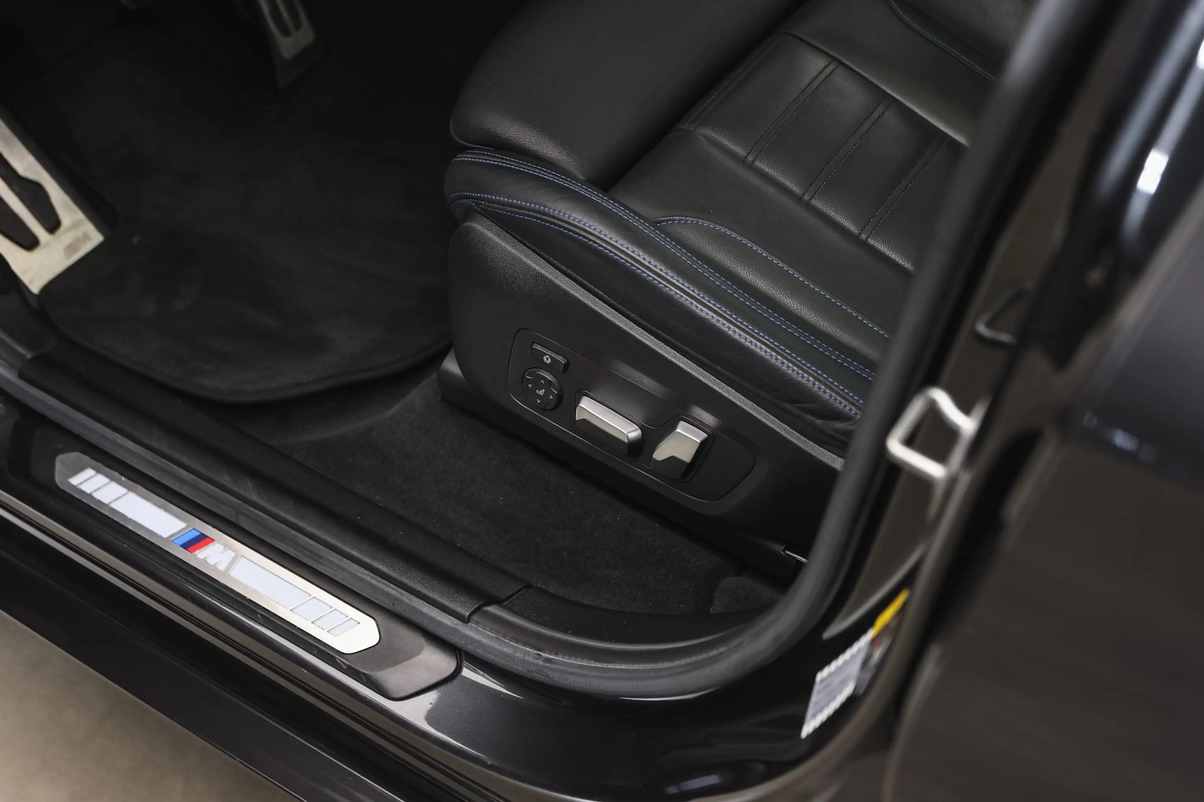 BMW iX3 High Executive / Trekhaak / Sportstoelen / Head-Up — photo 14