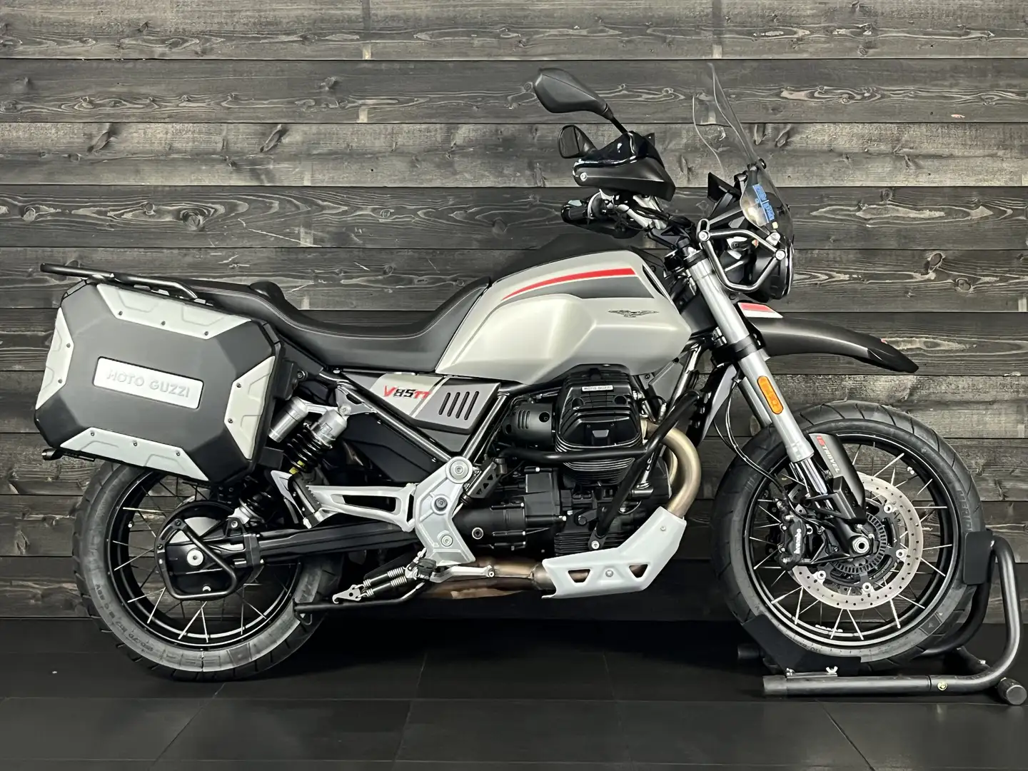Moto Guzzi V 85 TT TRAVEL E5 Gris - 1