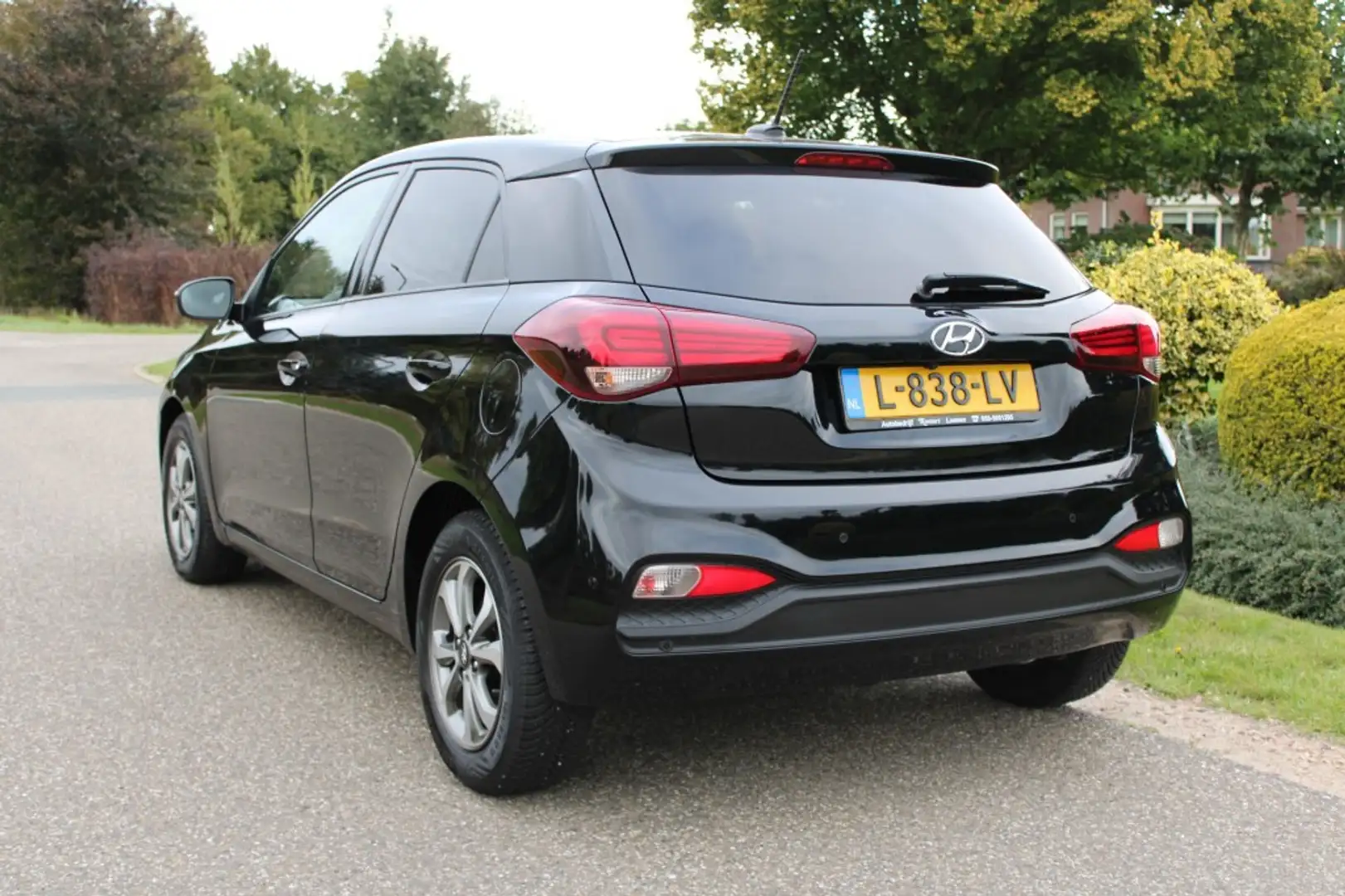 Hyundai i20 1.2i 84pk Comfort airco/android-carplay/cruise/cam Schwarz - 2