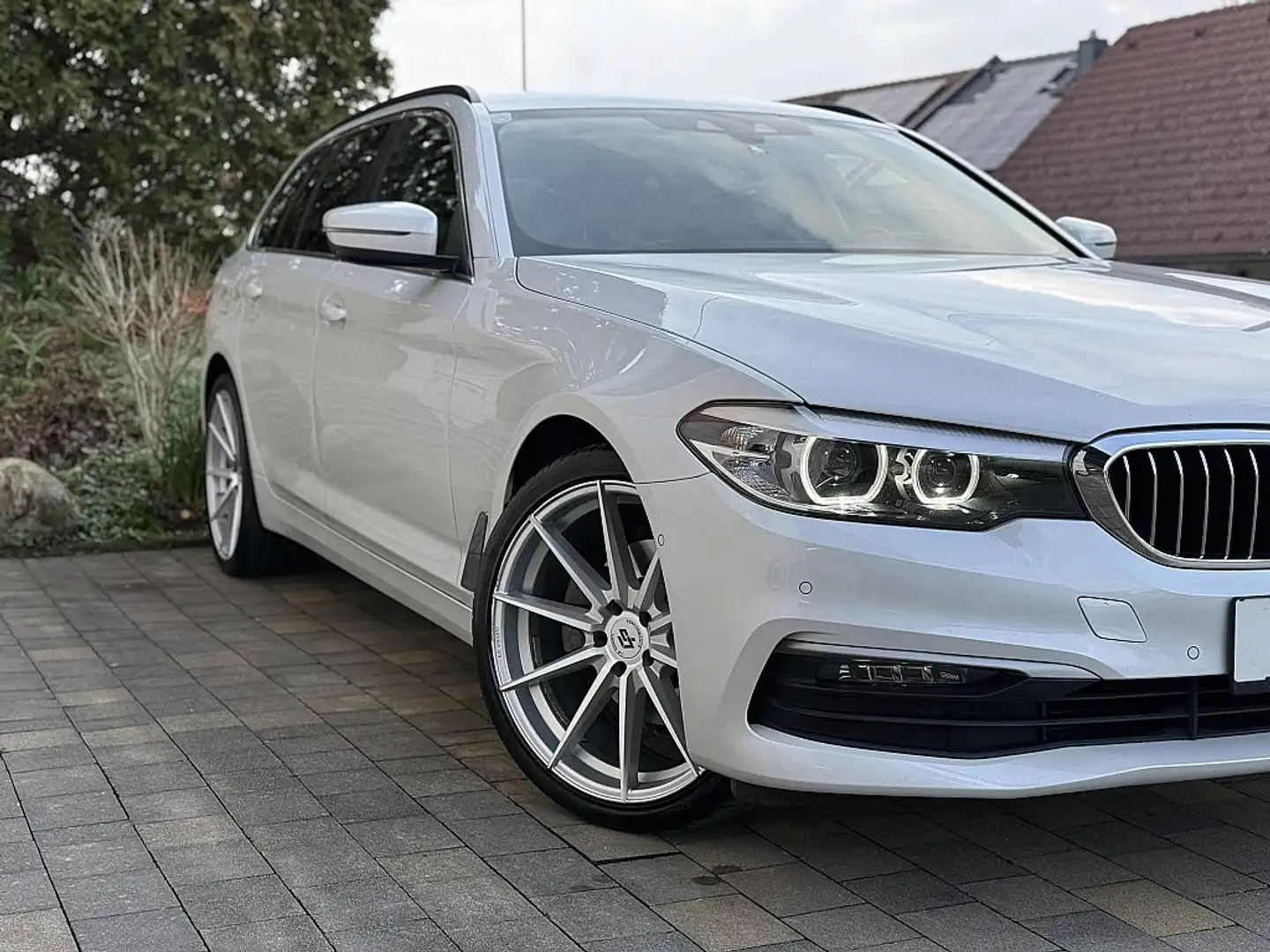 BMW 520 d xDrive Head Up 360 Kamera AHK Anmeldung Vigne... Weiß - 2