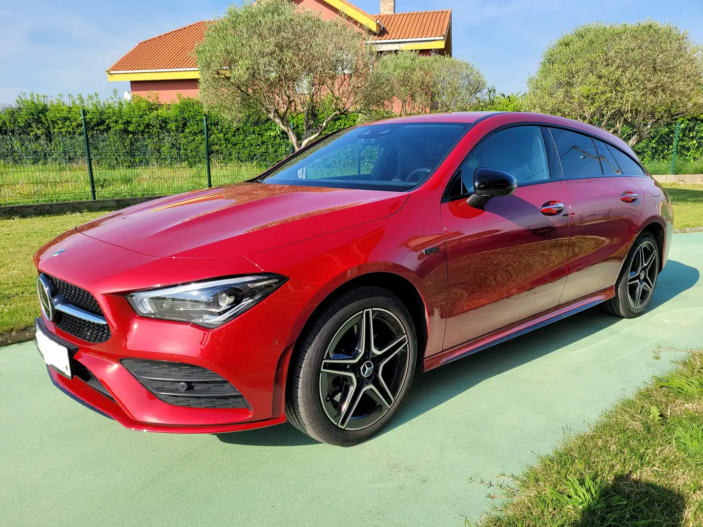 Mercedes-Benz CLA 250 CLA Shooting Brake 250e 8G-DCT Rouge - 1