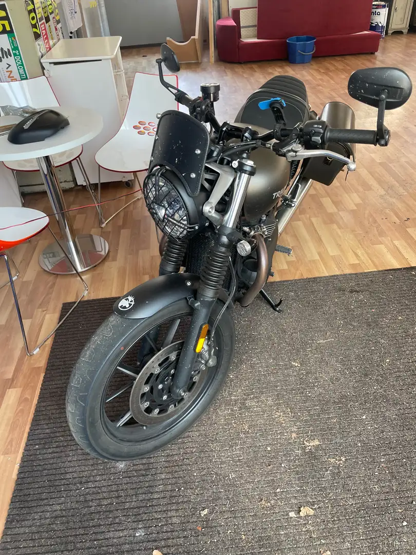 Triumph Street Twin - 1