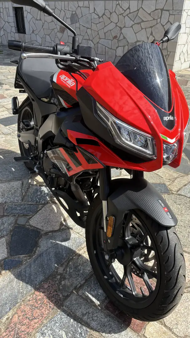 Aprilia Tuono naked Červená - 1