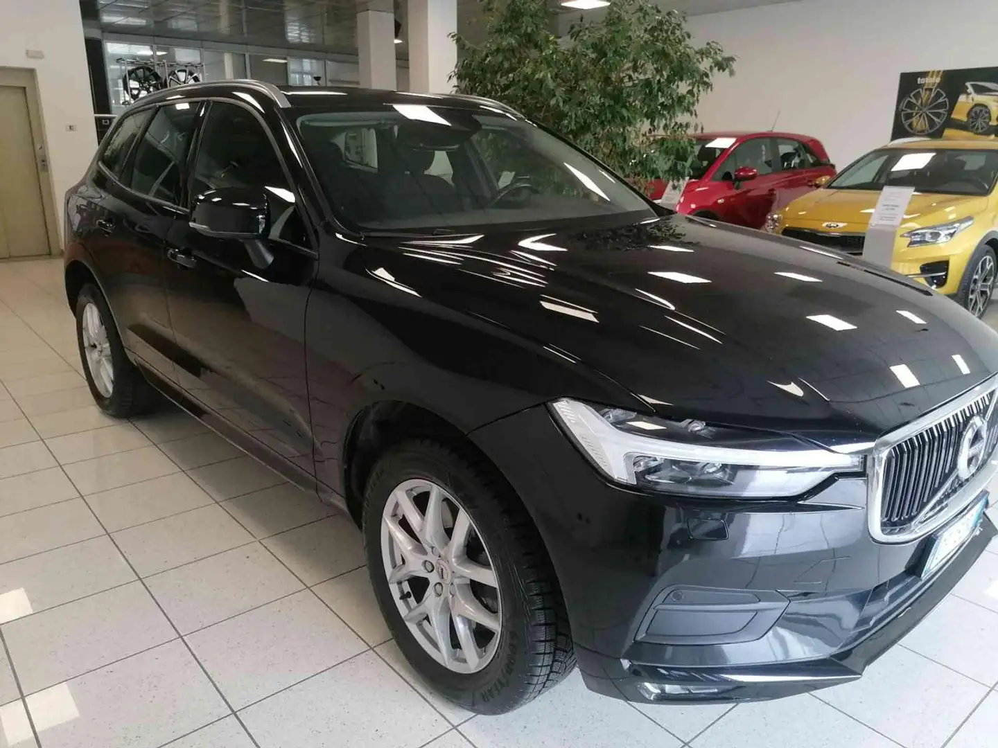 Volvo XC60 B4 (d) AWD Geartronic Business Noir - 2